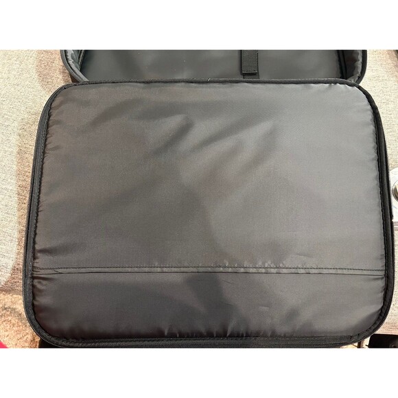 Case Logic Laptop Case Clamshell 18.5" x 3.5" x 15.7" Black Adjustable Strap New - Picture 4 of 6